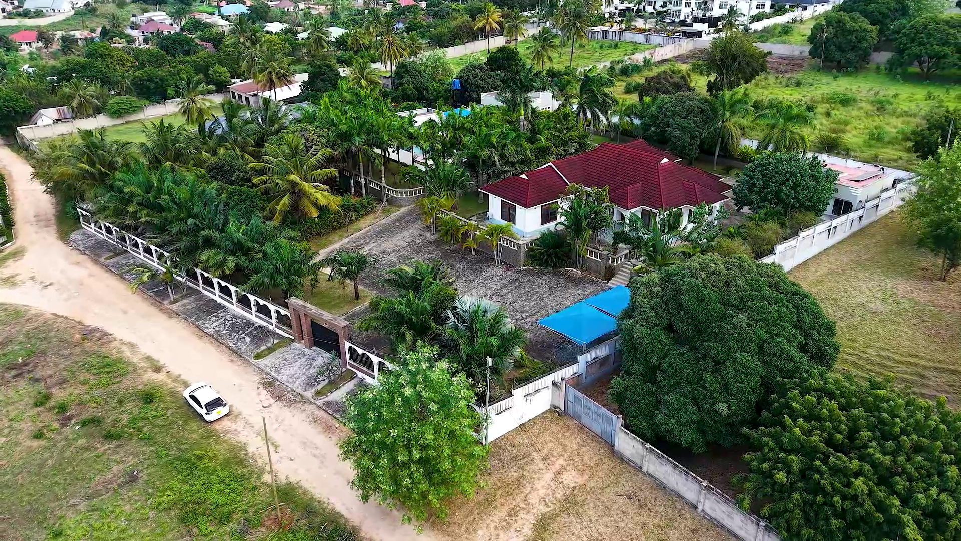 An image for HOUSE AND A PLOT FOR SALE - MADALE